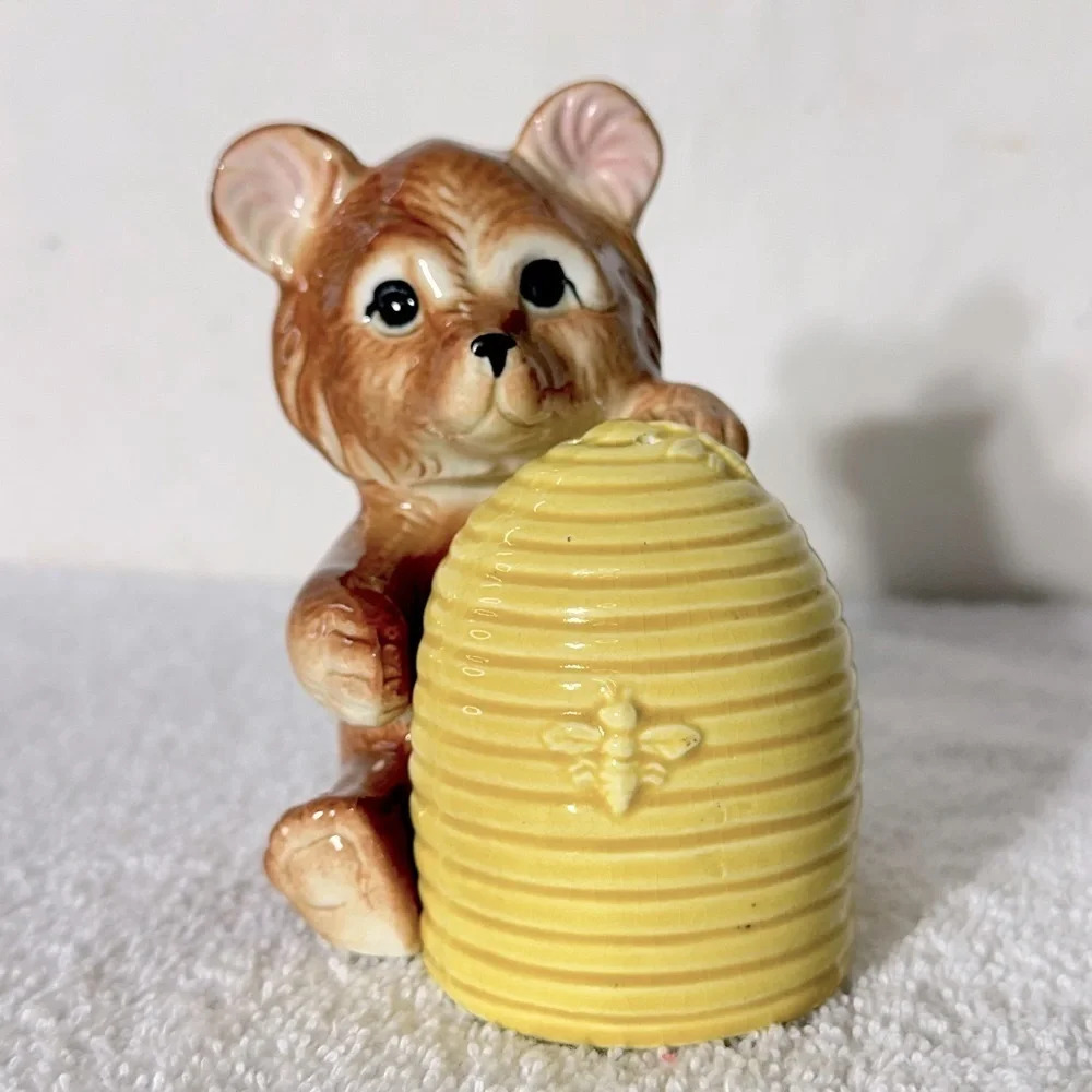 Vintage Japan Ceramic Brown Honey Bear Hugging Bee Hive Salt & Pepper Shakers